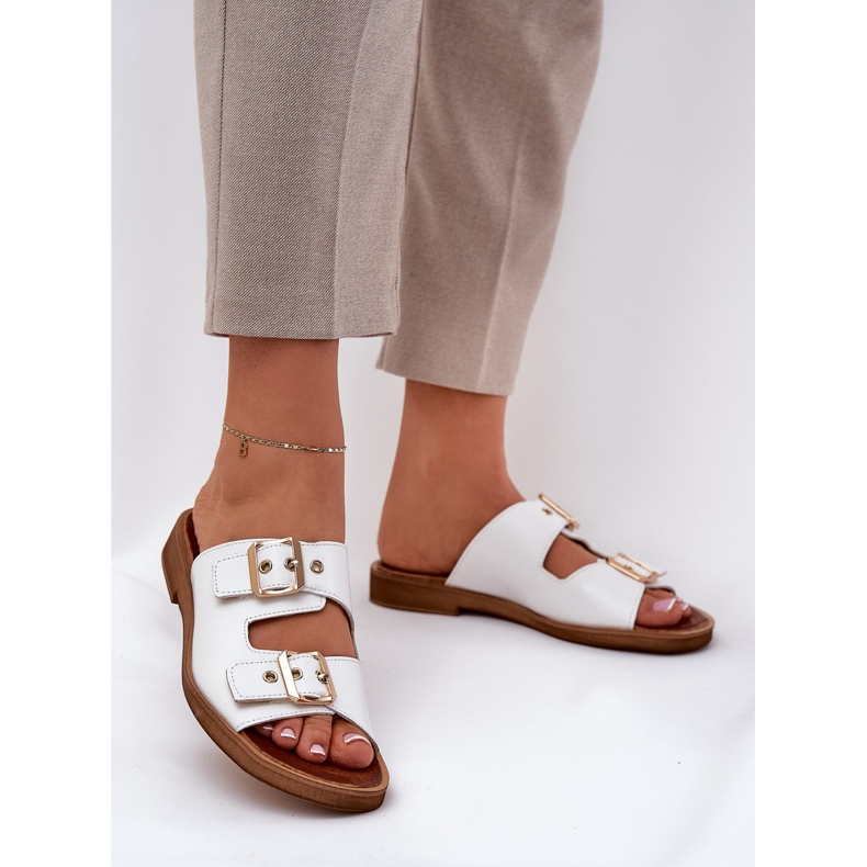 Läder platt flip flops med zazoo 3020 vita spännen 2