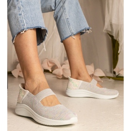 Färgglada kvinnors sneakers på en pressad sula mångfärgad 1