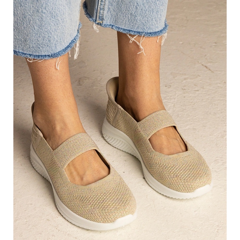 Beige kvinnors sneakers på en pressad sula 1