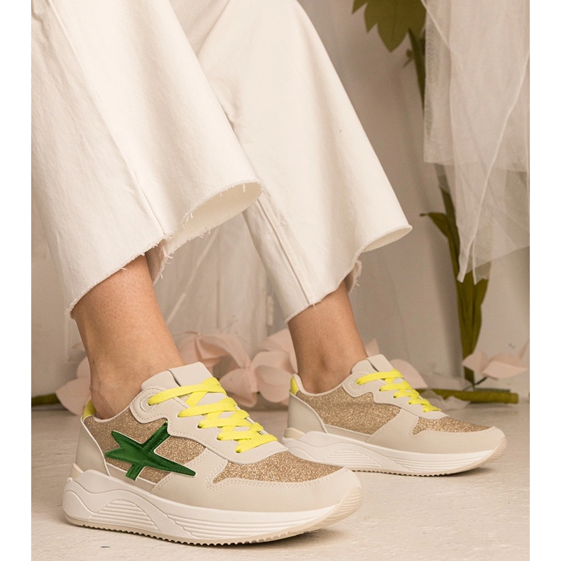 Beige kvinnors sportsneakers med glitter 1