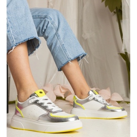 Silver kvinnors sneakers med ett neontillbehör silver- 1