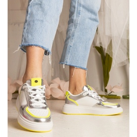 Silver kvinnors sneakers med ett neontillbehör silver- 4