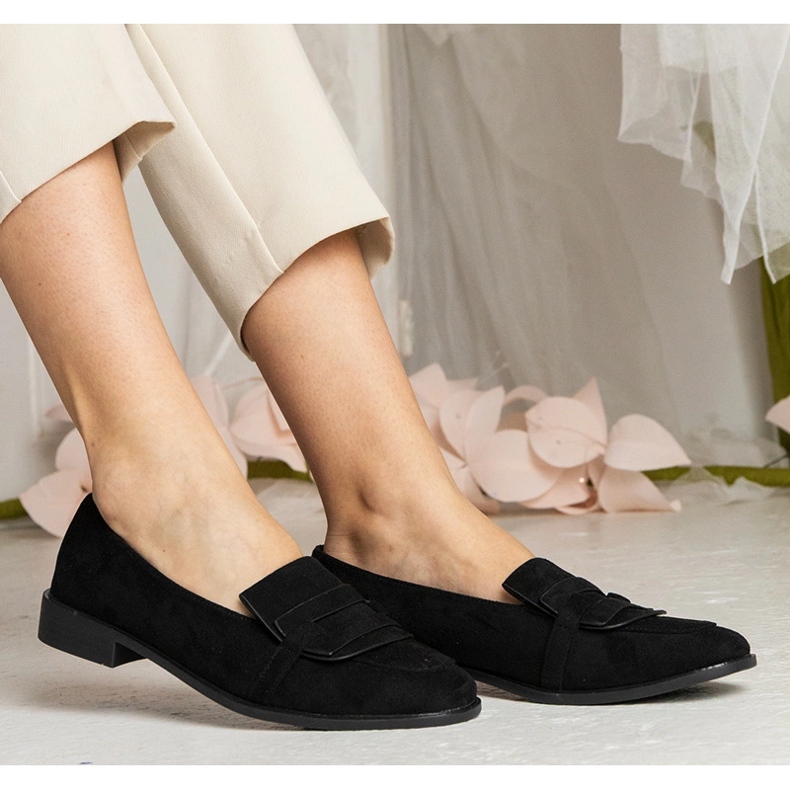 Svarta kvinnors klassiska loafers gjorda av Ekozamsz 2
