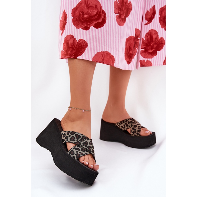 Kvinnors flip flops på kil och plattform leopard tryck svart beige 2