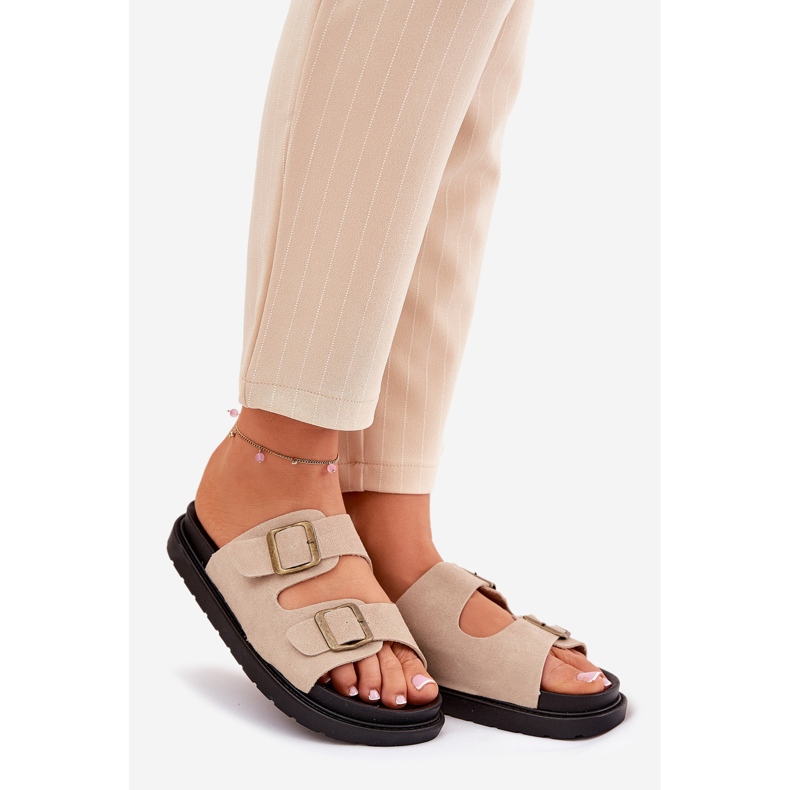 Kvinnors flip flops på plattformen med beige spännen 1