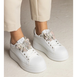 Vita och silver sneakers dekorerade med en fjäril med zirkoner 6