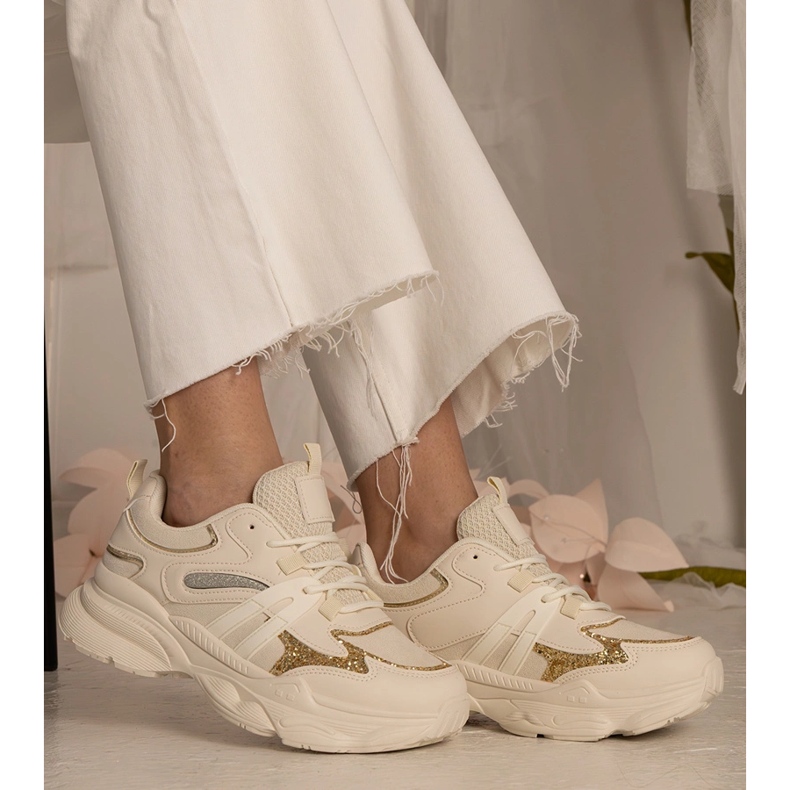 Beige kvinnors sportsneakers med glitter 1