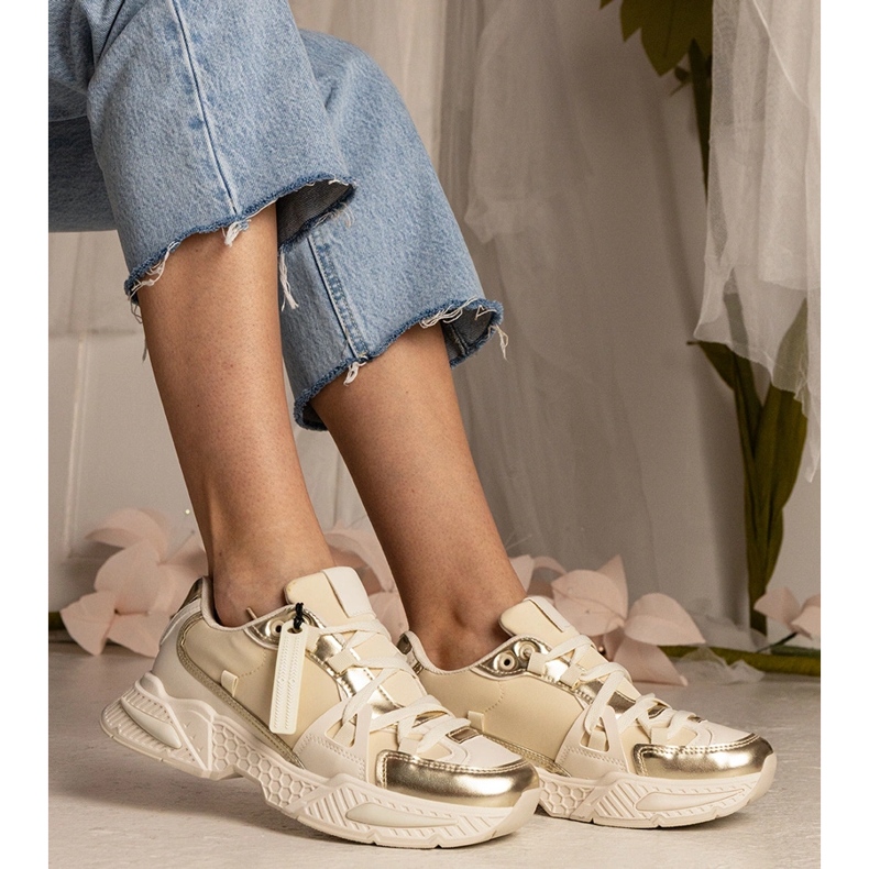 Beige kvinnors sneakers på en massiv sula 2