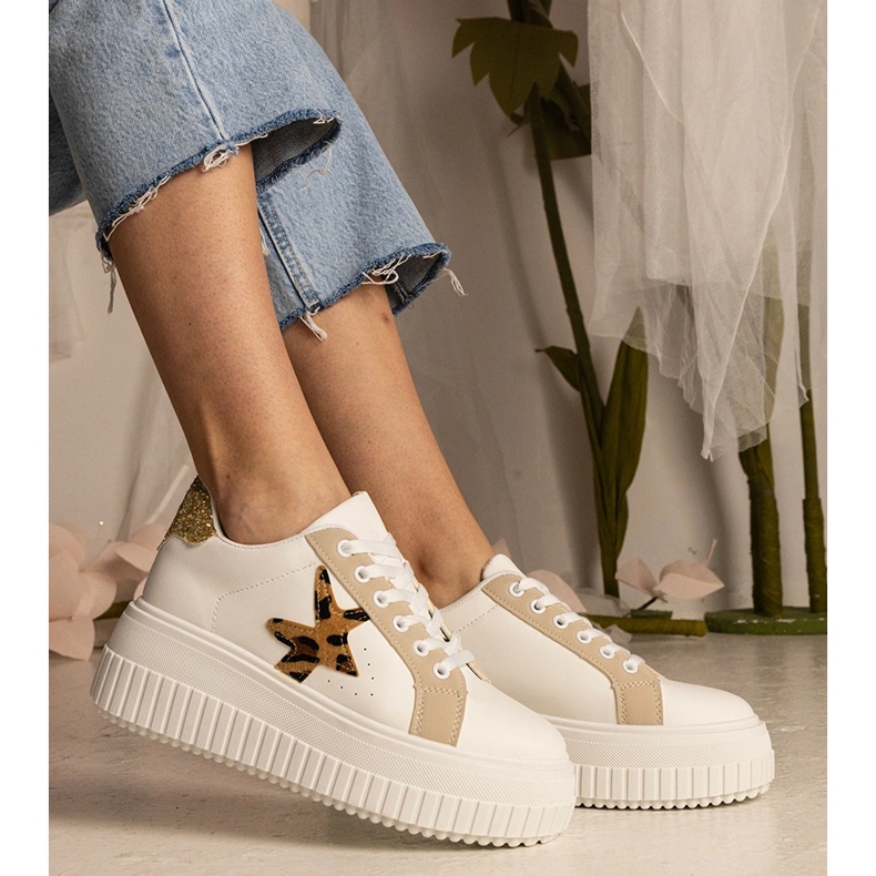 Vita och beige sneakers dekorerade med glitter och stjärna 1