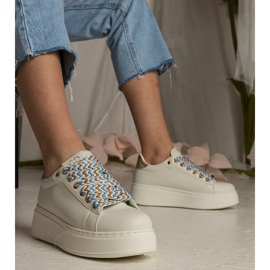 Beige kvinnors sneakers med massiv snörning 2