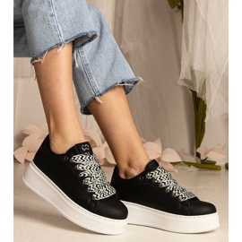 Svarta kvinnors sneakers med massiv snörning = 2