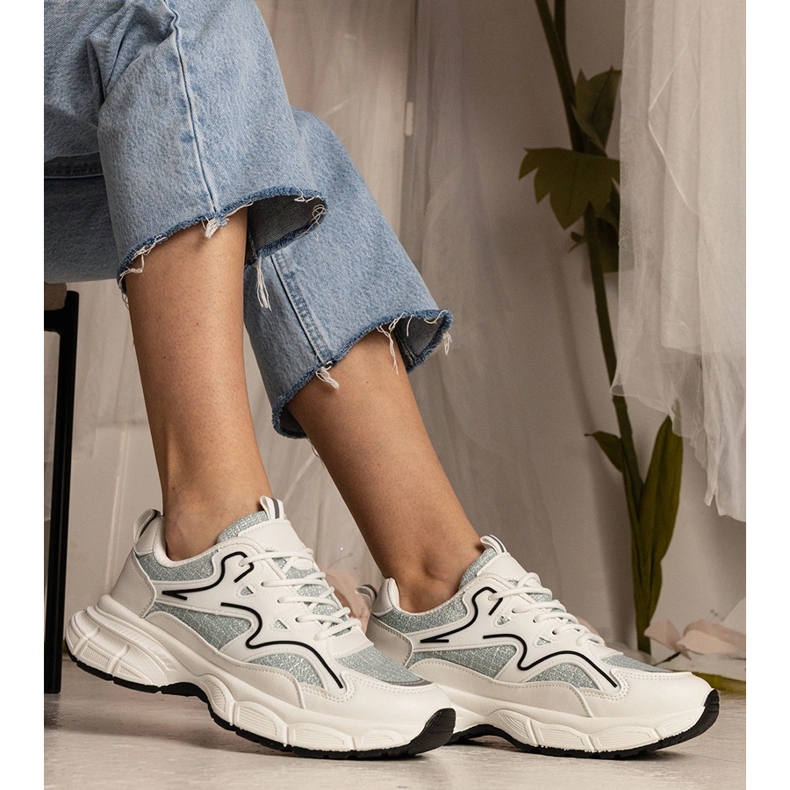 Vita och gröna kvinnors sportsneakers 2