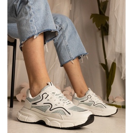 Vita och gröna kvinnors sportsneakers 1