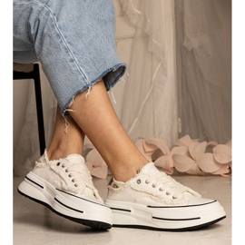 Vita kvinnors sneakers på en hög sula 3