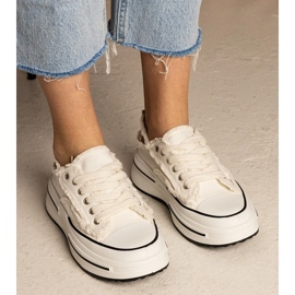 Vita kvinnors sneakers på en hög sula 5