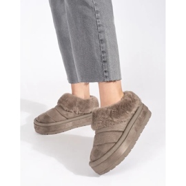 Beige låga slip-on snöstövlar för kvinnor med päls 1