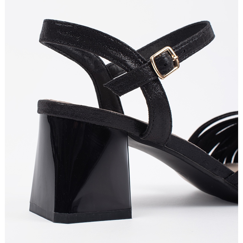 Goodin Svarta eleganta sandaler på en låg stolpe 1