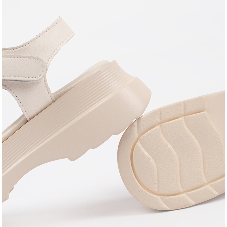 Goodin Beige sandaler på läderplattformen 1