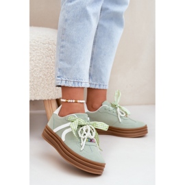 Kvinnors sneakers på plattformen med gröna ornament 2
