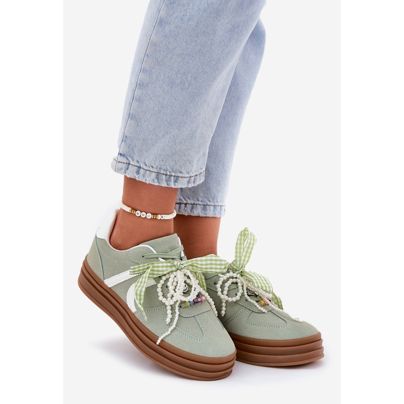 Kvinnors sneakers på plattformen med gröna ornament 1