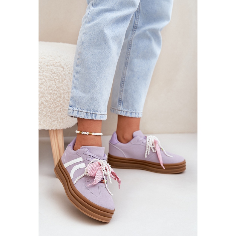 Kvinnors sneakers på plattformen med lila dekorationer purpur 2