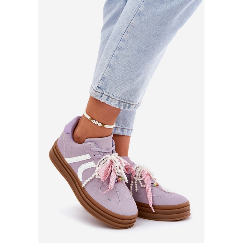 Kvinnors sneakers på plattformen med lila dekorationer violett 1