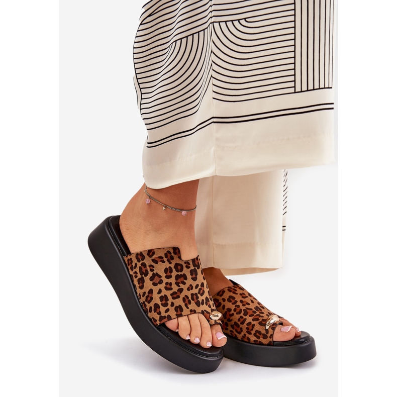 Kvinnors flip flops på plattformen och låga kilar med dekorativa detaljerade bruna leoparder 1