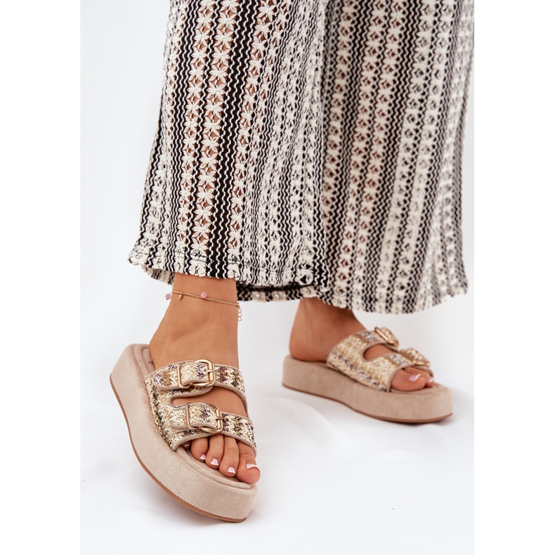 Kvinnors tofflor på plattformen med spännen och khaki -flätan beige 2