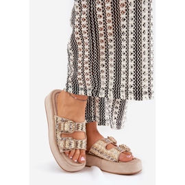 Kvinnors tofflor på plattformen med spännen och khaki -flätan beige 1