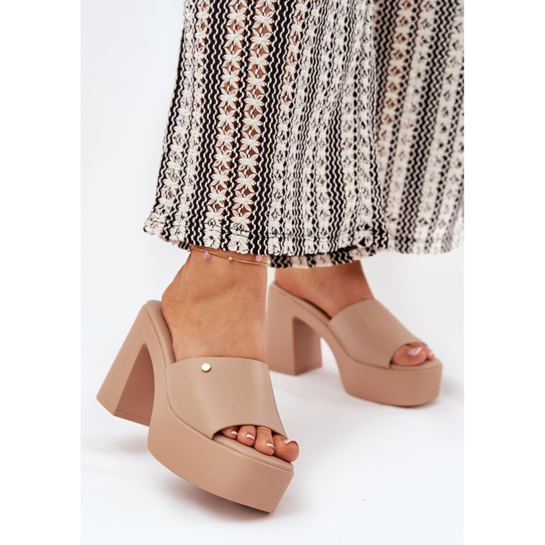 Kvinnors Eco Leather Slippers on the Post och Khaki -plattformen beige 2