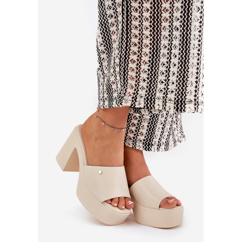 Kvinnors Eco Leather Slippers on the Post and Light Beggar Platform beige 1