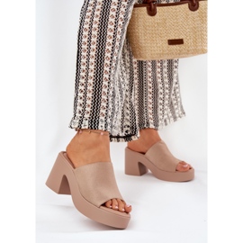 Kvinnors tofflor på Khaki -posten och plattformen beige 2