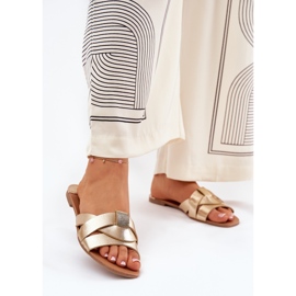 Platta kvinnors flip flops med sammanflätande gyllene ränder 2