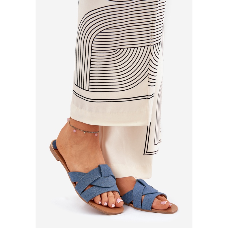 Platta kvinnors flip flops med sammanvävda denimränder blå 1