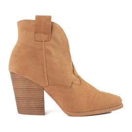 Mocka cowboystövlar på pelaren beige 1