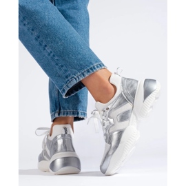 Weide Vita och silver sneakers 1