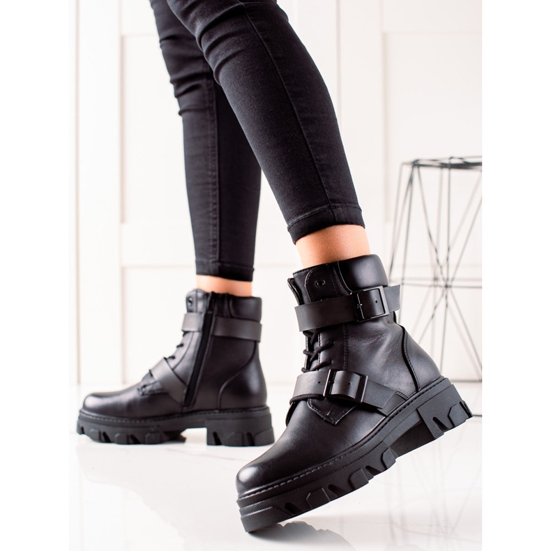 Arbetare med svarta spännen 1