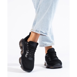 Sportskor På En Gummiplattform svart 2