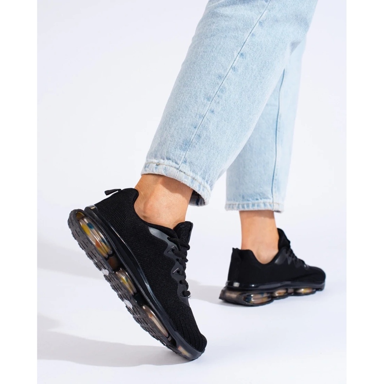 Sportskor På En Gummiplattform svart 1