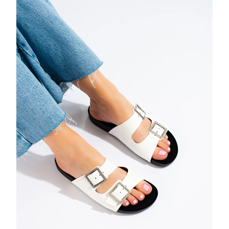 Goodin Vita tofflor med dekorativa spännen 1