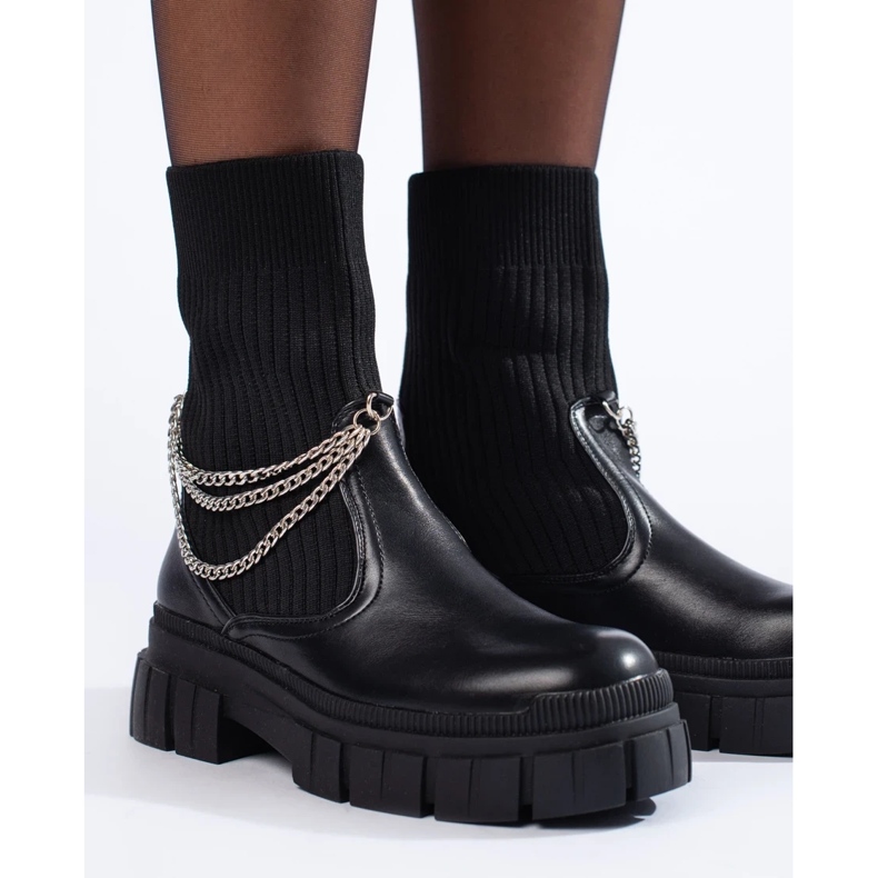 Svarta kvinnors arbetarstövlar med strumpor 1