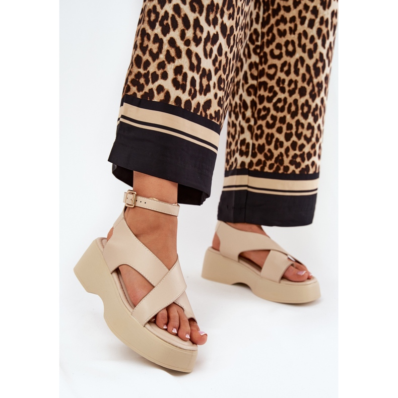 Kvinnors sandaler på plattformen och en kil ekosläder beige 2