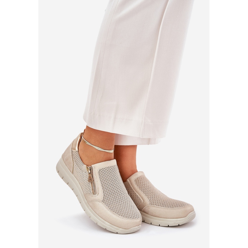 Kvinnor på plattformen med Golden Castle gyllene 1