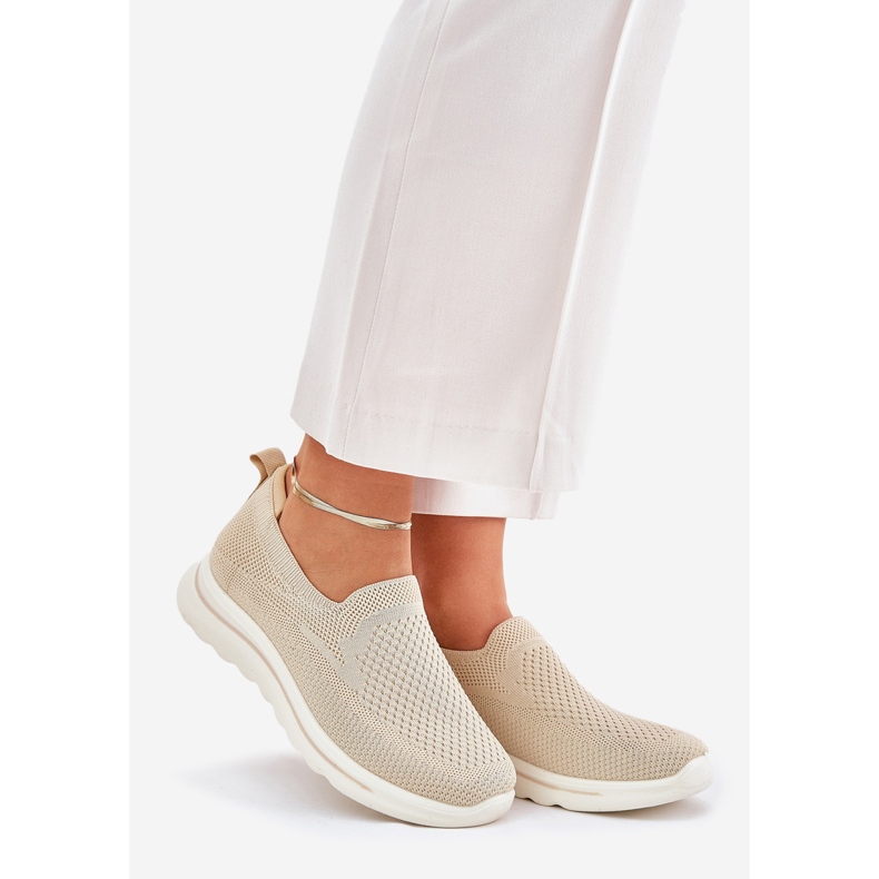 Kvinnors beige gled material sneakers 1