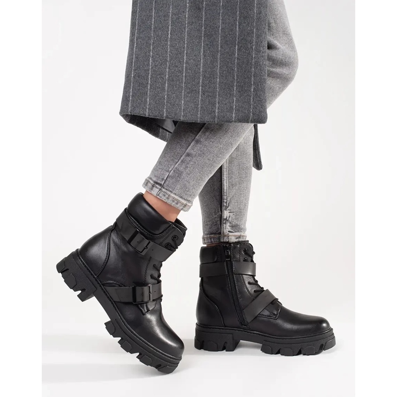 Arbetare med svarta spännen 2