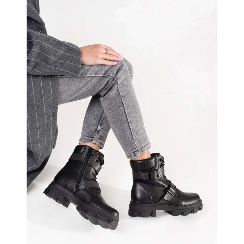 Arbetare med svarta spännen 1