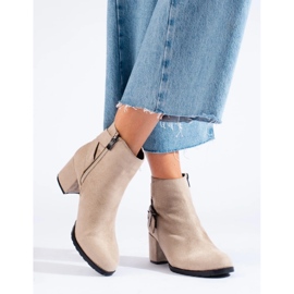 T.Sokolski Stövletter i mocka på Sokolski-stolpen beige 2