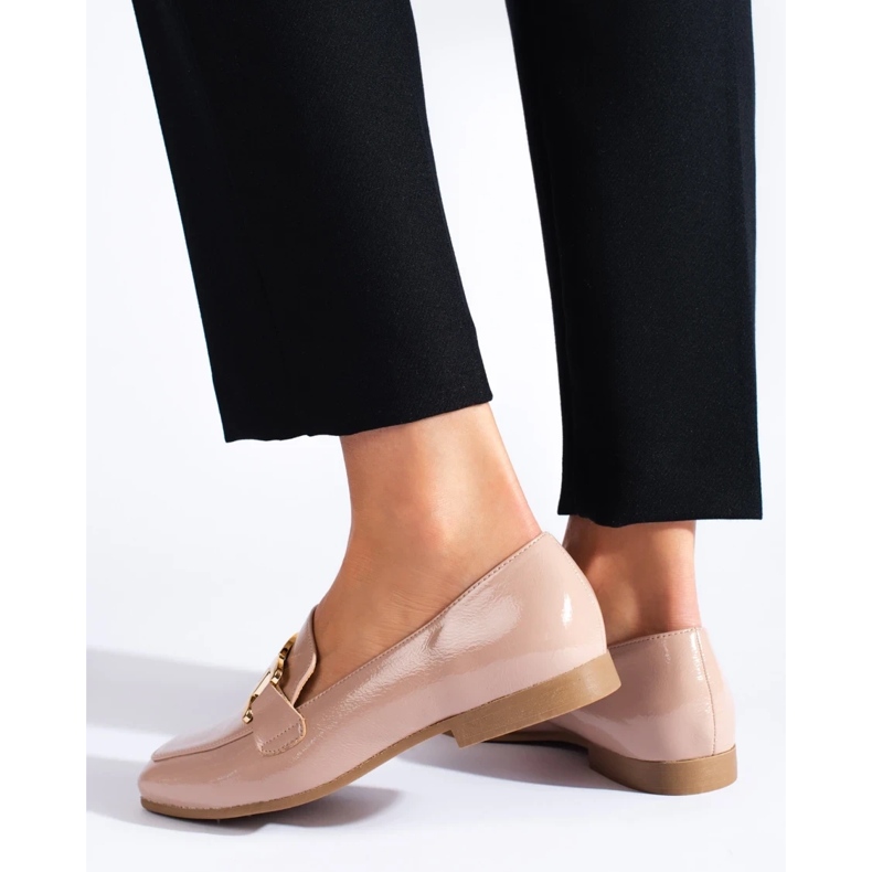 Lackade rosa damskor med en Shelovet-kedja 1