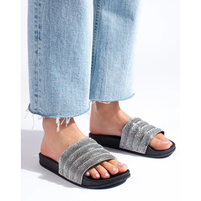 Svarta tofflor med Shelovet strass 2