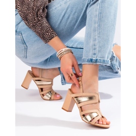 Vinceza Klacksandaler i beige och guld för kvinnor från Vineza 1